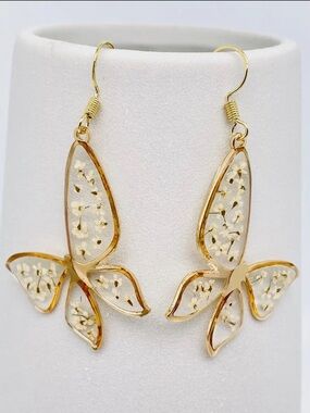 277. Queen Anne’s lace butterfly dry flower earrings